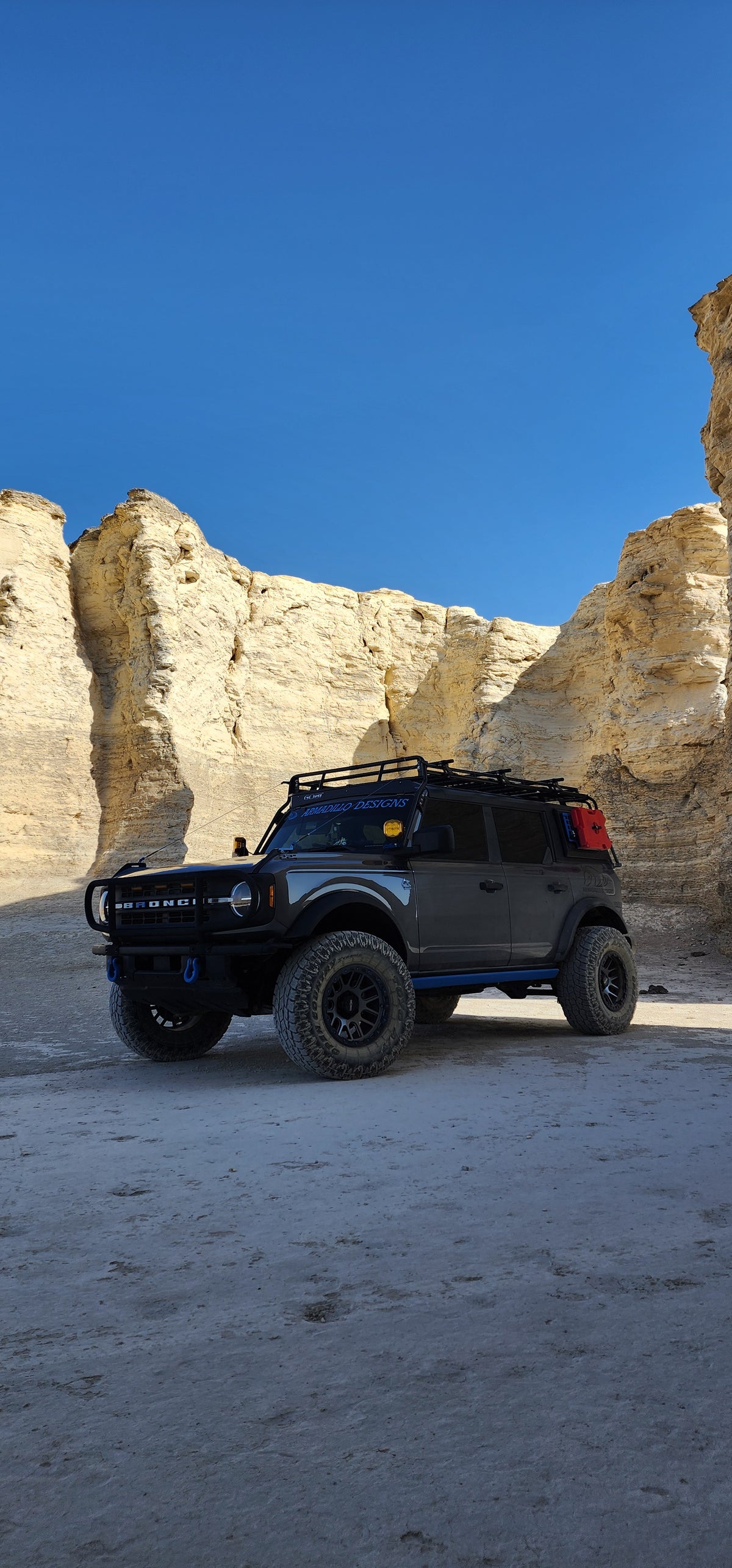 Bronco with GOBI roof rack setup