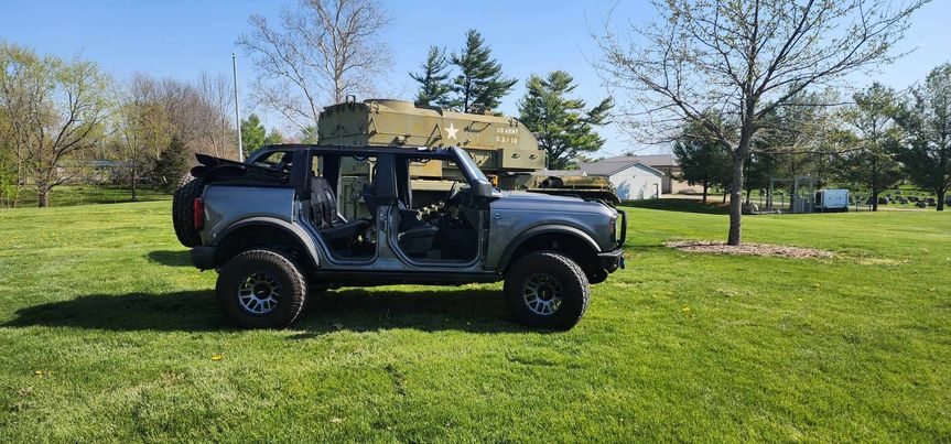 TAT2D SQRL customer Bronco with top down and doors off